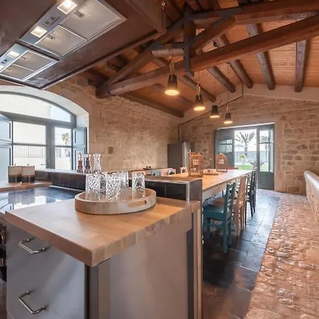 Ideal 14 Pe Private Pool Holiday home *